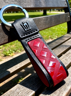 “丰田皇冠真皮钥匙扣保护你的高级感！#车品好物”。