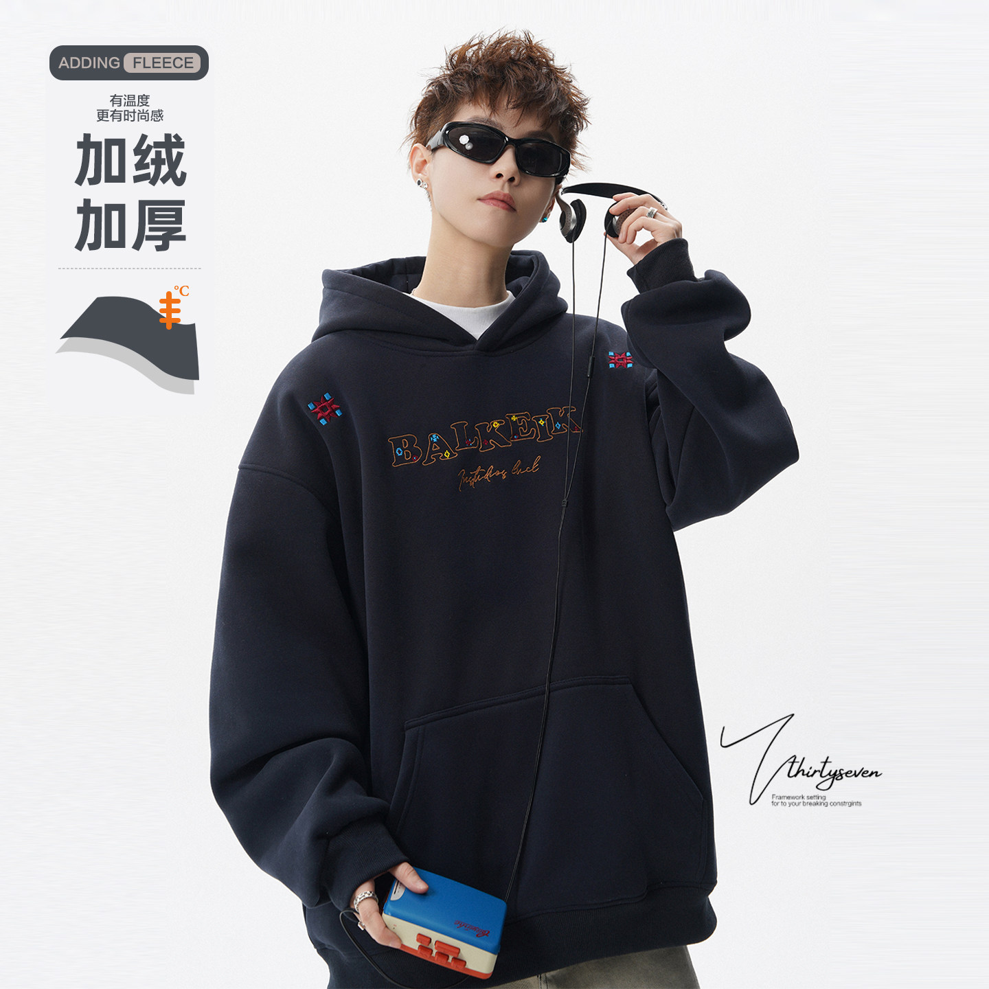 设计感彩色字母刺绣情侣卫衣男