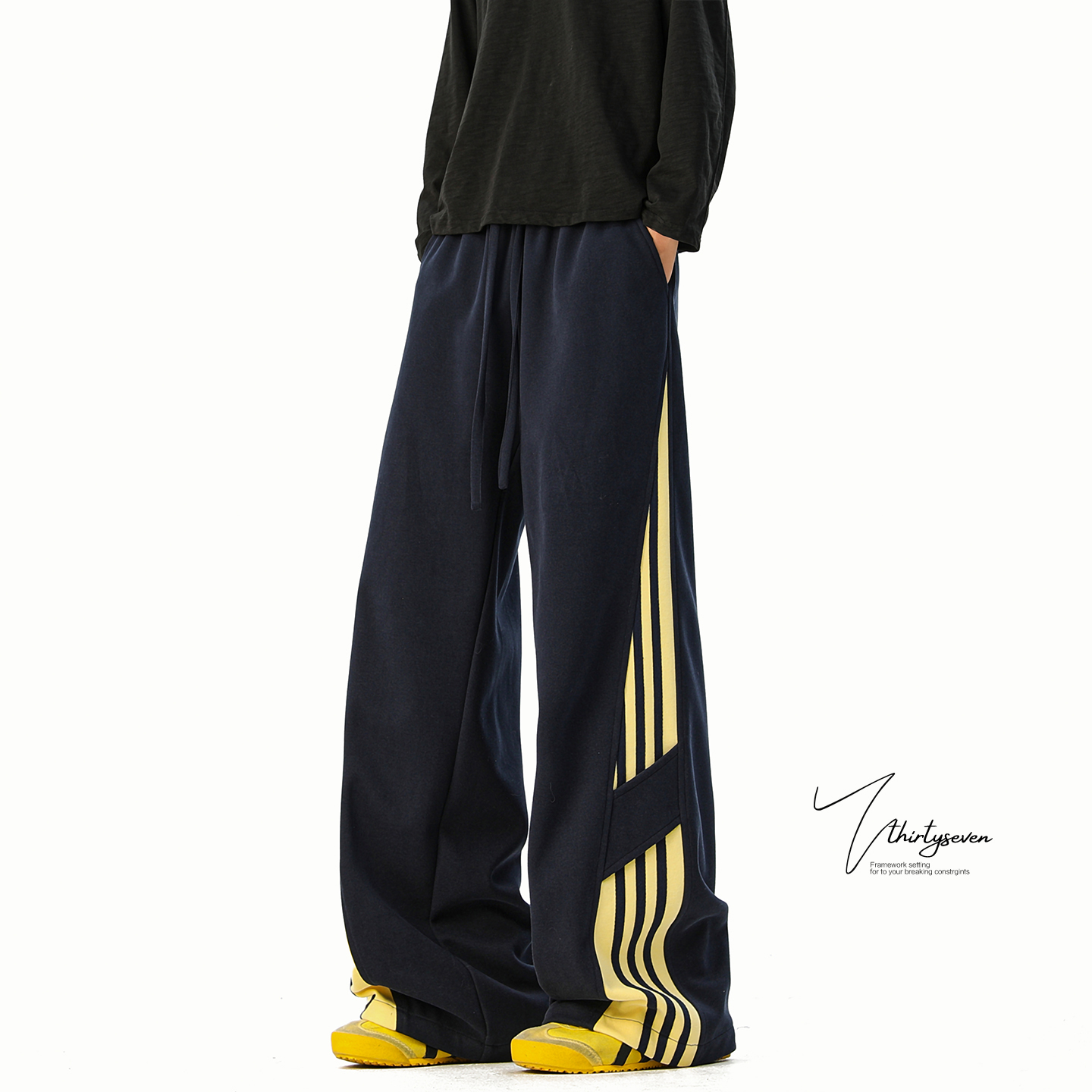 藏青色复古条纹拼接运动卫裤男