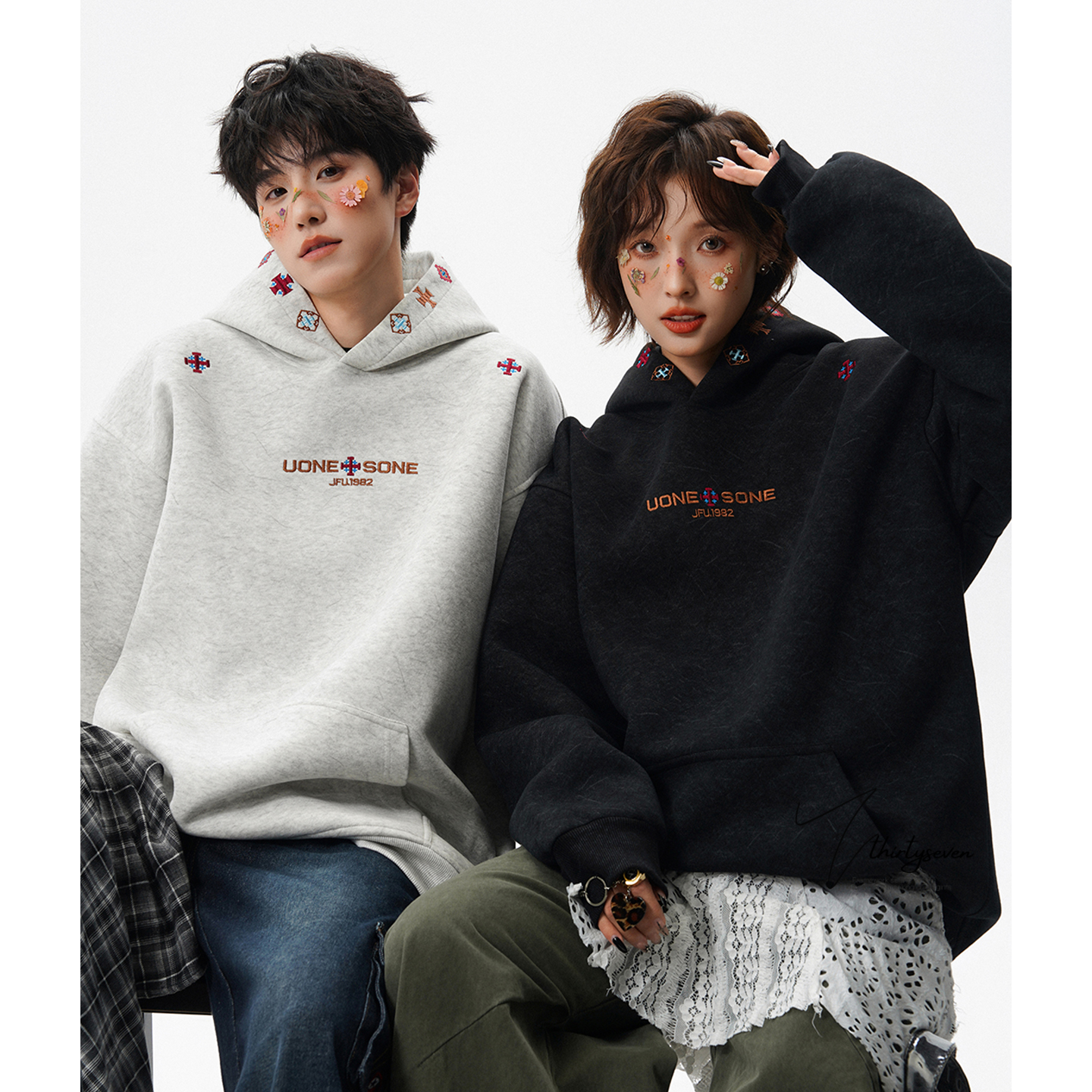 V37美式潮牌民族风刺绣连帽卫衣