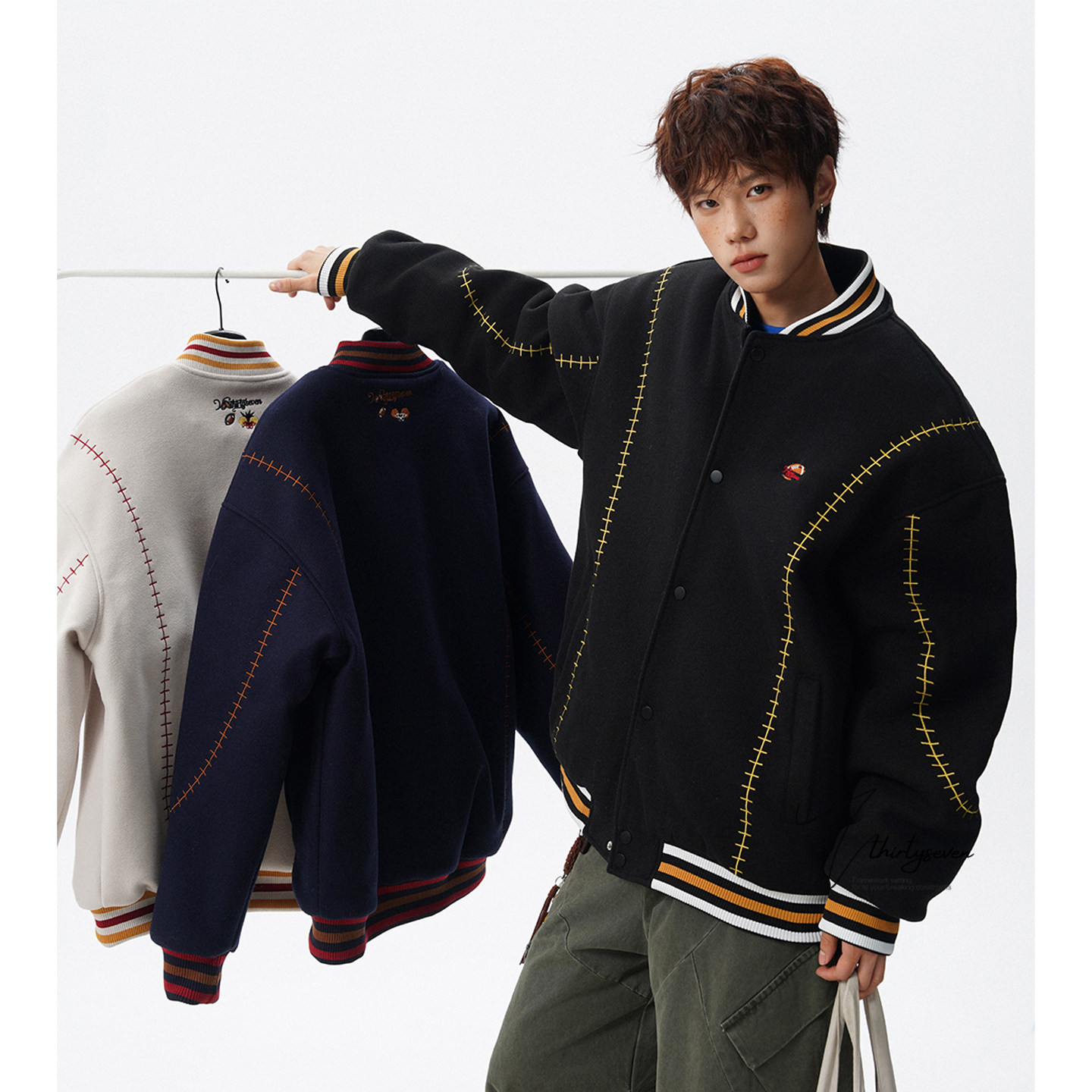 V37潮牌明线刺绣学院风夹克棉服男冬美式撞色条纹保暖棒球领棉衣