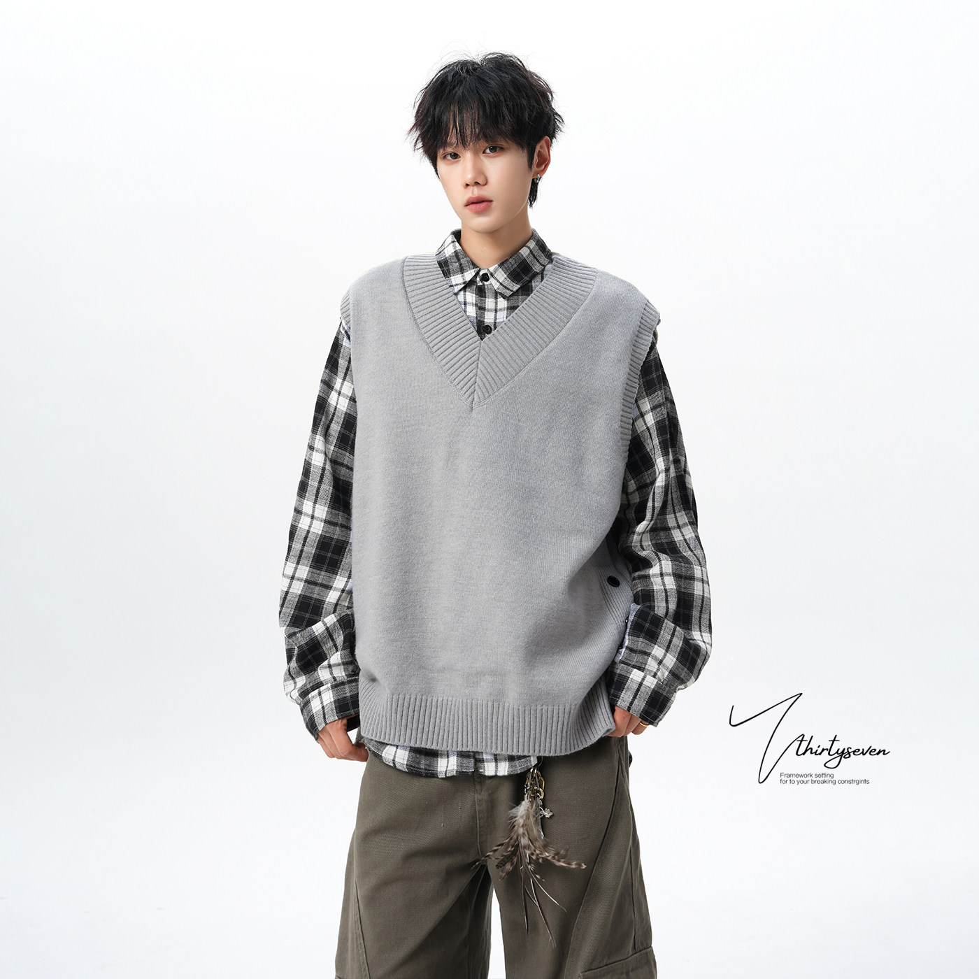 日系高级感叠穿V领针织马甲男