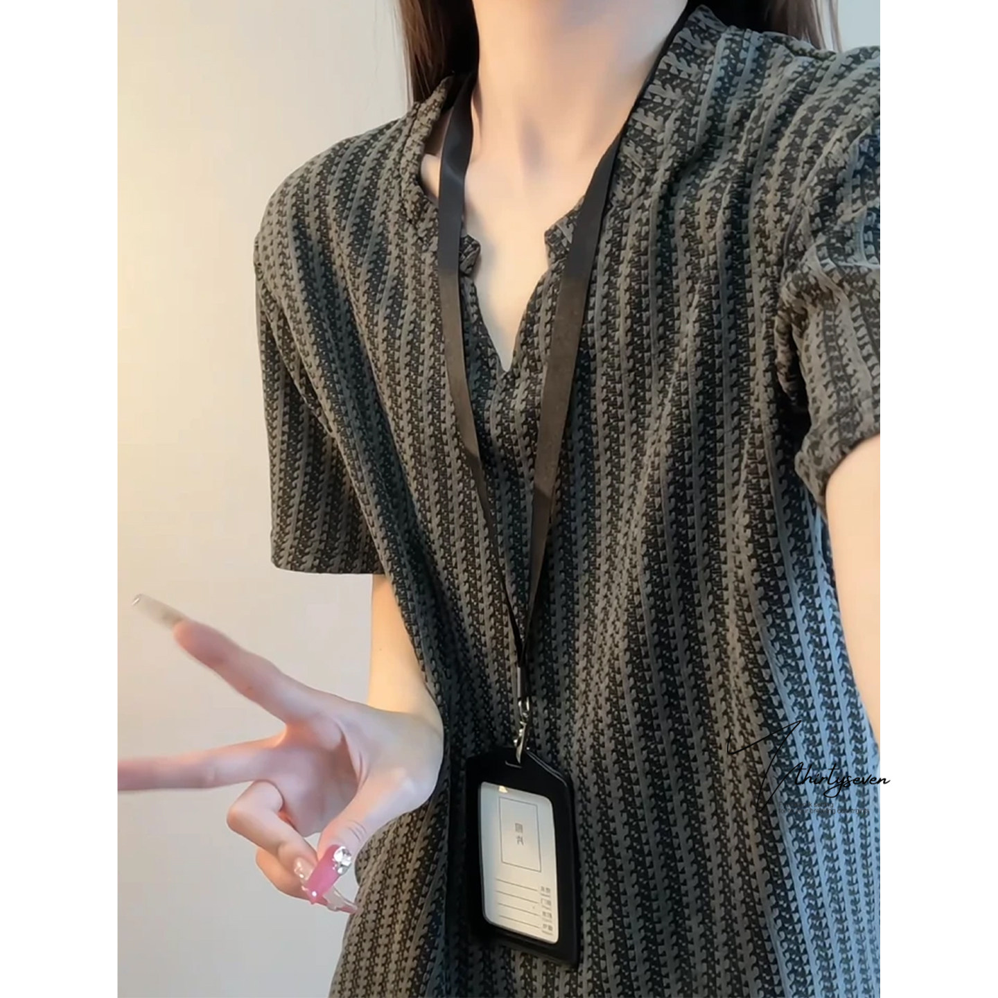 V37美式小香风鱼骨纹V领大码短袖T恤男夏宽松慵懒松弛感半袖上衣