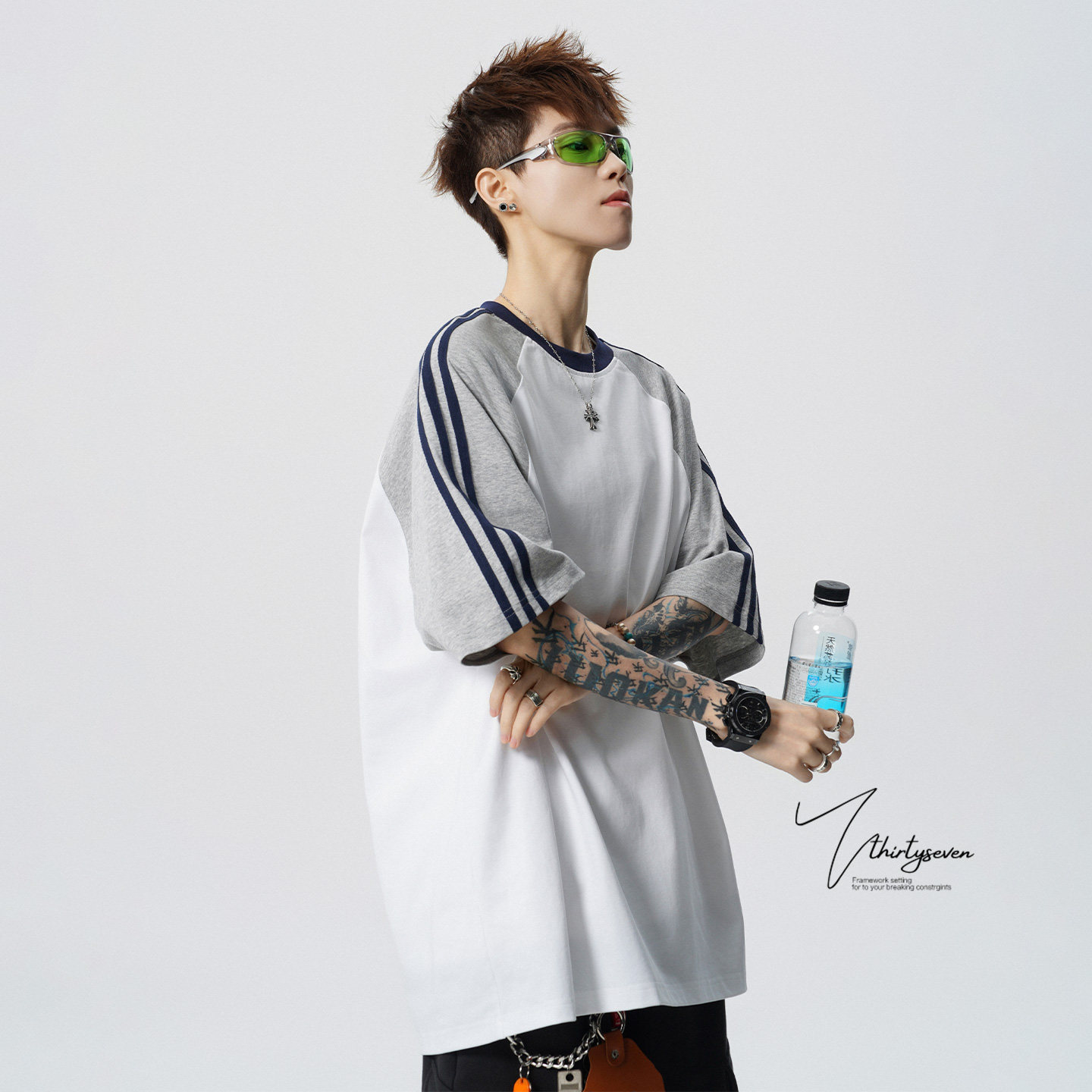 V37美式运动风撞色三条杠圆领T恤男夏季潮牌拼接宽松休闲短袖上衣