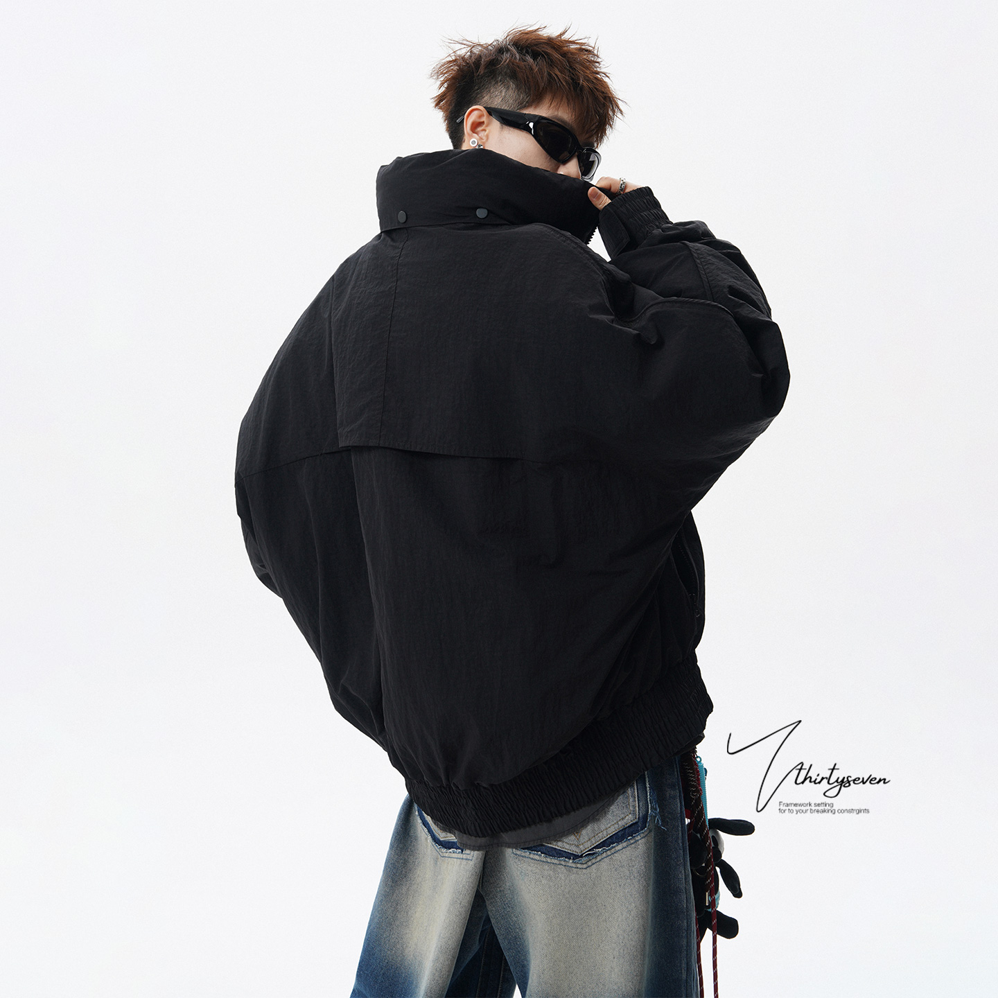 V37美式黑色立领短款羽绒服