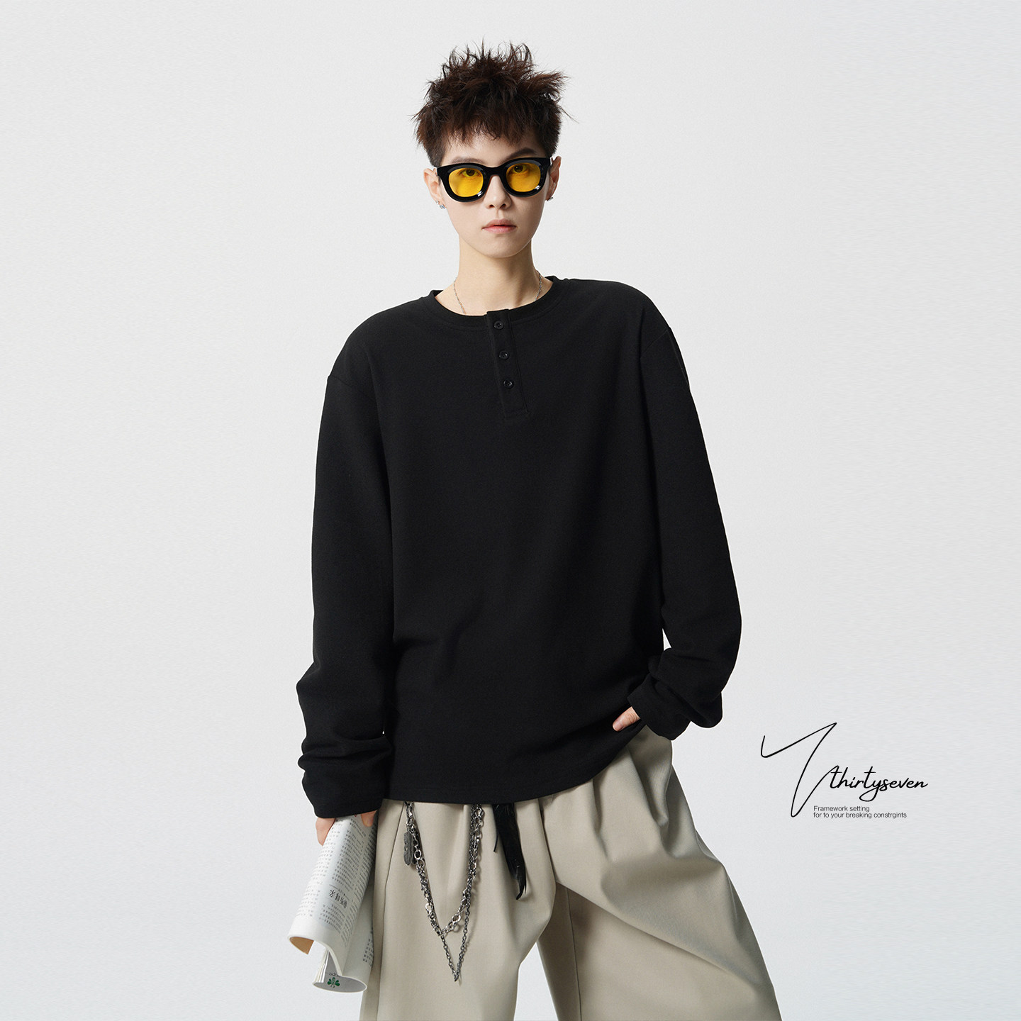 基础款白色亨利领长袖卫衣男