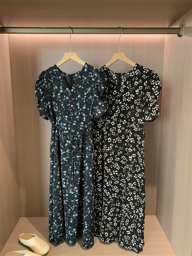 WTHEONE法式温柔黑底碎花裙子中长款泡泡袖V领连衣裙女2026新款夏