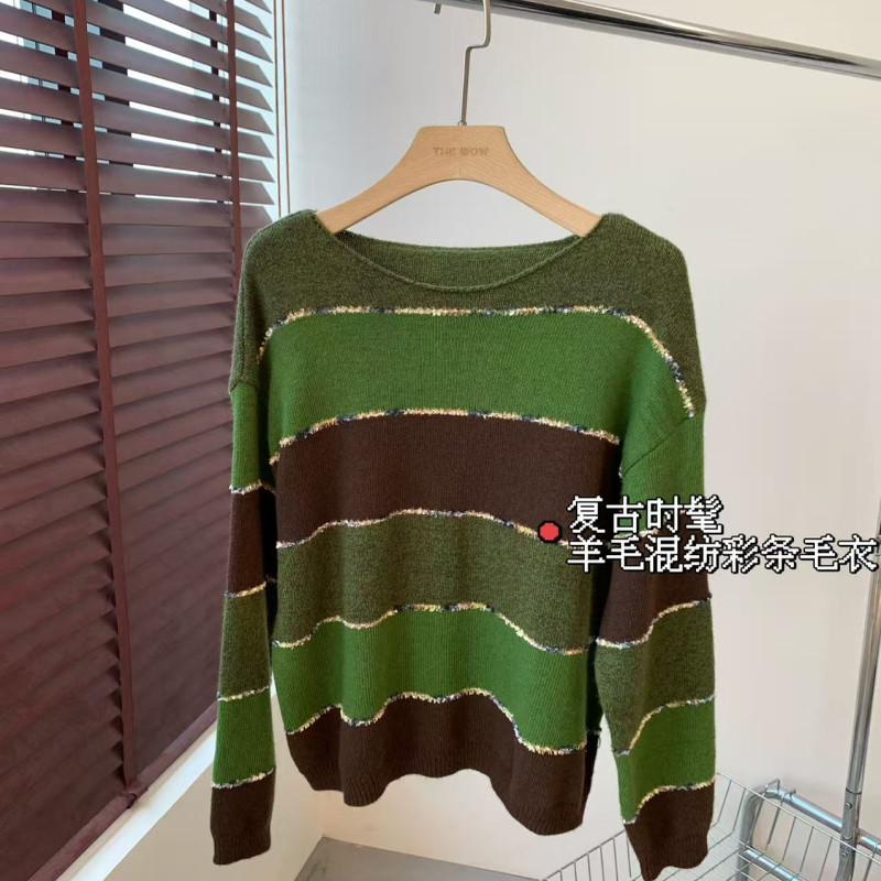 亲肤宽松版复古撞色彩条圆领毛衣