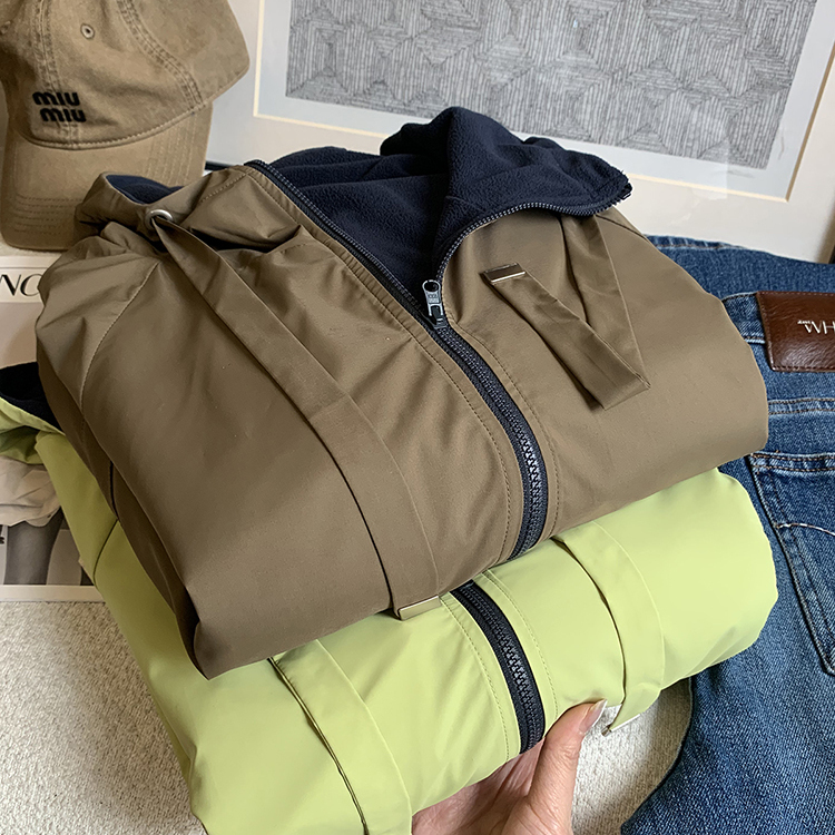 防水抗皱撞色摇粒绒短连帽外套女