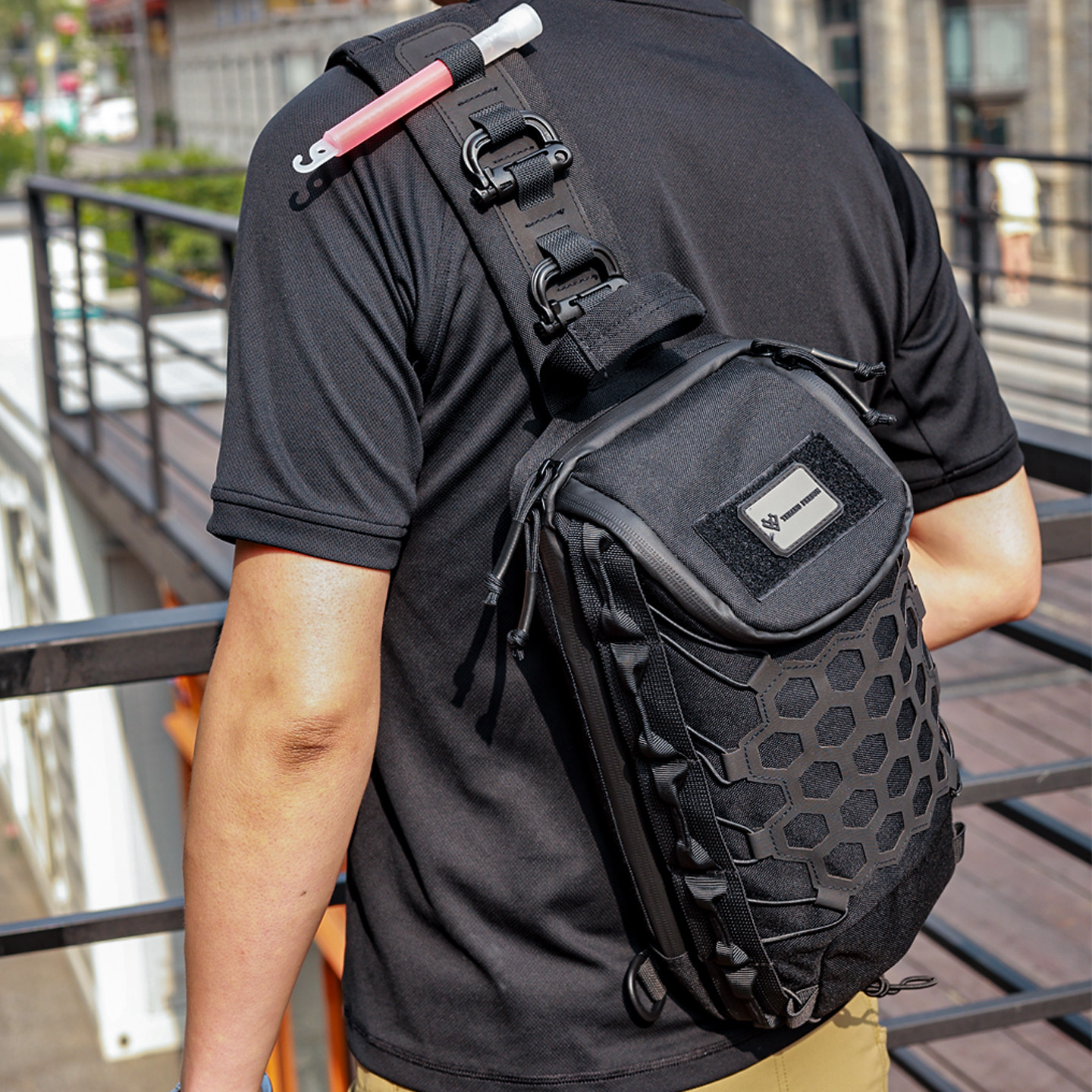 龙蛋胸包男户外多功能通勤机能