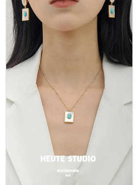 HeuteStudio[重生] 法式复古 高级感 方牌椭圆吊坠祖母绿贝壳项链