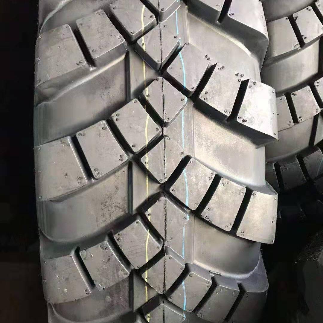 运输卡车轮胎12.5-2013-20越野炮车真空轮胎越野轮胎