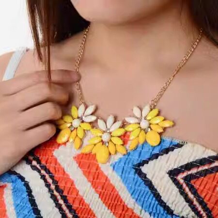 超值优惠合金树脂宝石水钻不规则花环形状色彩靓丽项链百搭配饰品