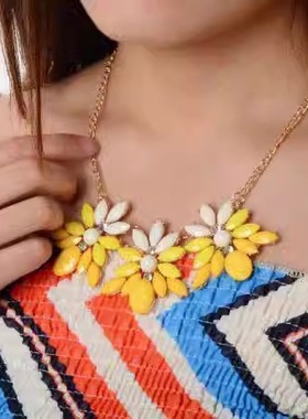 合金不规则花环形状色彩靓丽项链