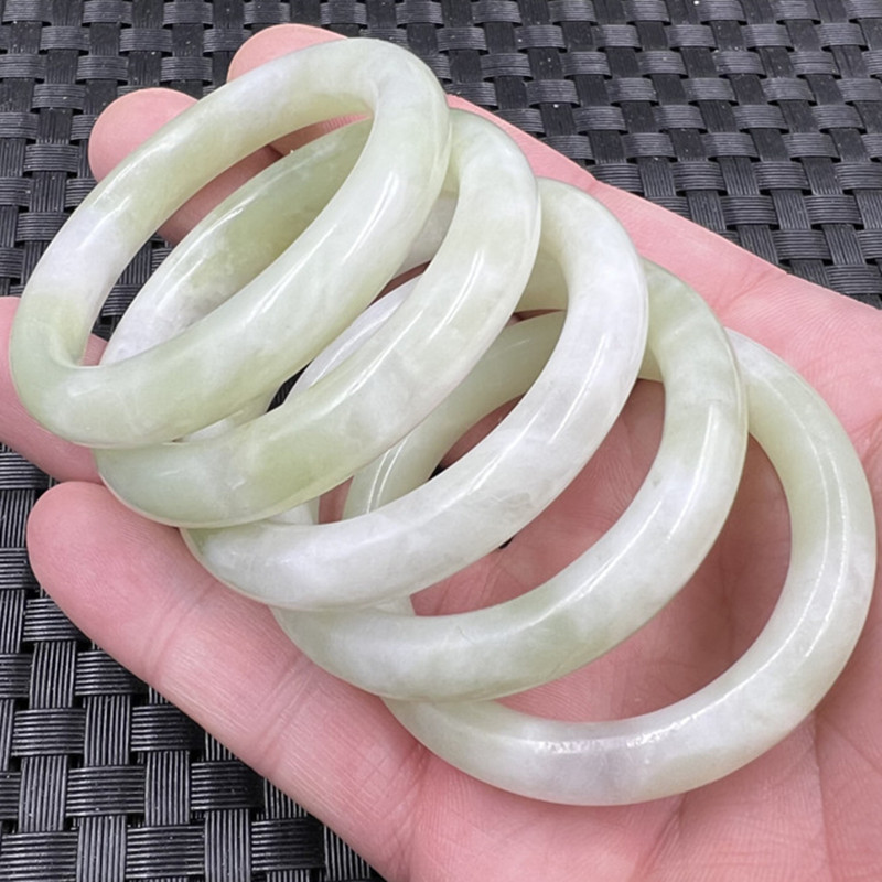 新款玉石挂件姜花岫玉平安扣挂件翠绿色平安环挂件项链坠汽车挂件