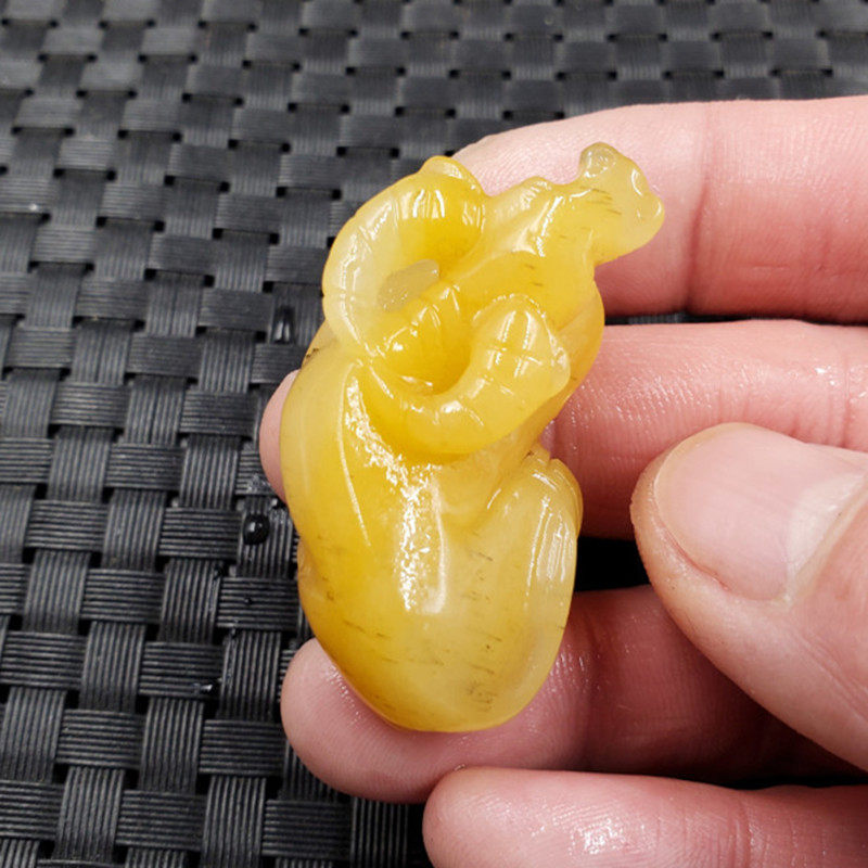 实物拍照天然玉石黄龙玉立体牛吊坠玉石生肖牛吊坠玉牛玉坠