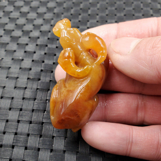 实物拍照天然玉石黄龙玉生肖牛挂件手工雕刻玉牛吊坠玉石牛玉坠