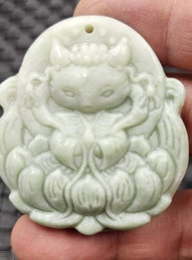 贵州翠狐狸玉石挂件豆绿色