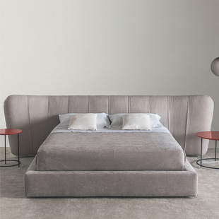 意大利设计师环抱式现代简约别墅床大平层宽屏棉麻布艺床