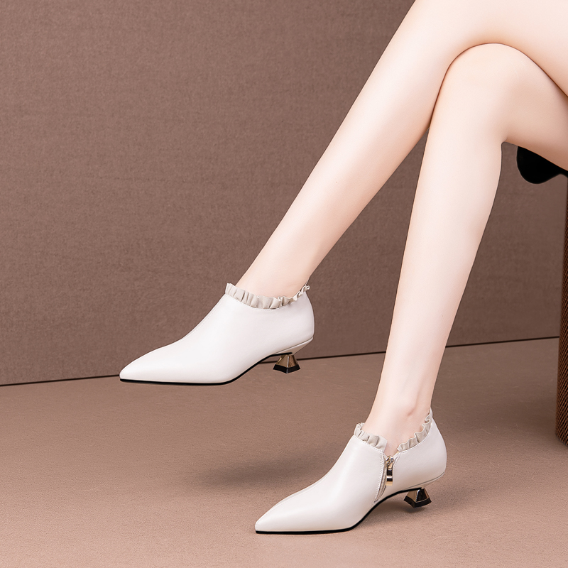 真皮尖头米白色深口单鞋皮鞋