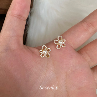 七与 夏日主推温柔高品满钻花朵珍珠耳钉小众设计耳环 自由花