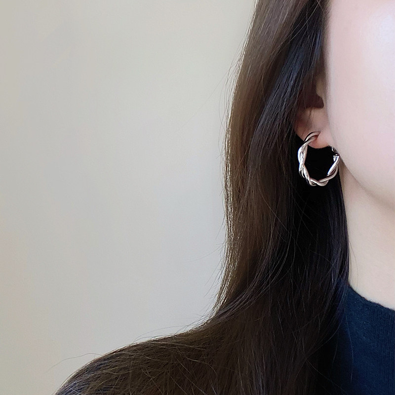 极简设计高级素圈耳环