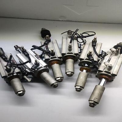 sqw单轴气缸型号QCDQ2B40-45-XC8实物(议价）