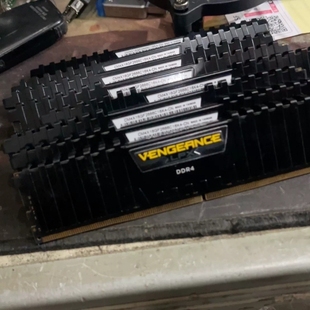 海盗船复仇者2666 内存条16G，成色如图所示，3600C 议价