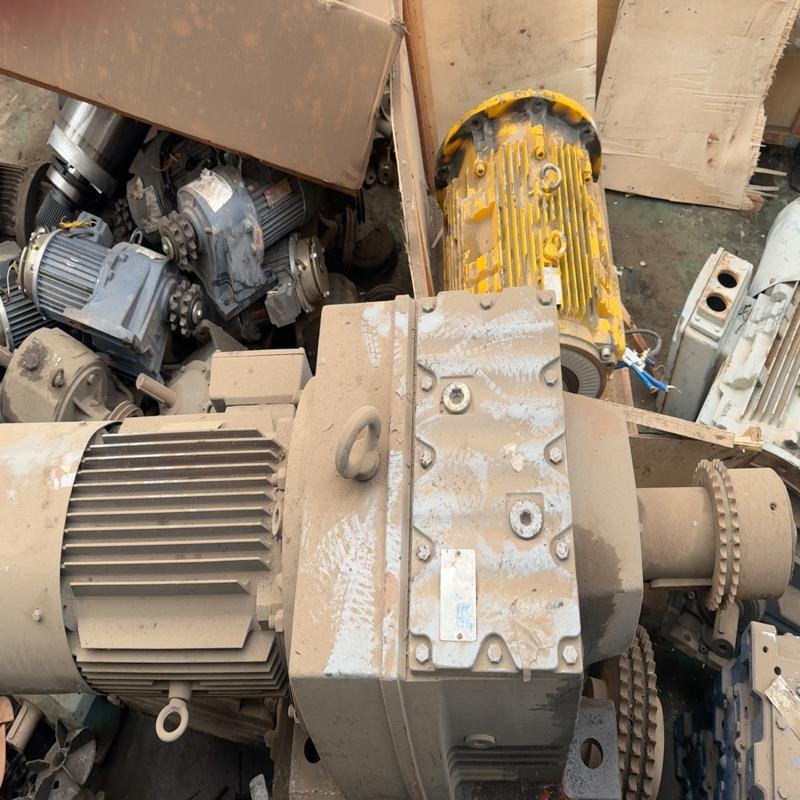 22千瓦R147齿轮减速机(议价)