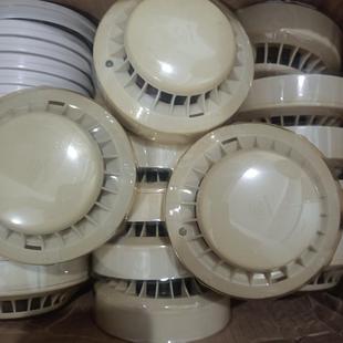 松江9002烟感，都带保护罩的，图片实物拍摄，成色漂(议价）