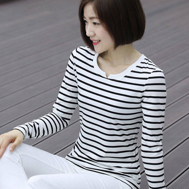 新款初秋上衣条纹v领长袖t恤中年妈妈春冬打底衫女宽松体恤打底衫