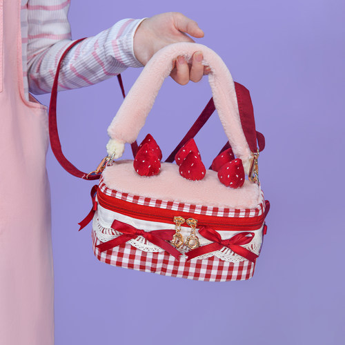 原创少女心草莓宝宝可爱毛毛包