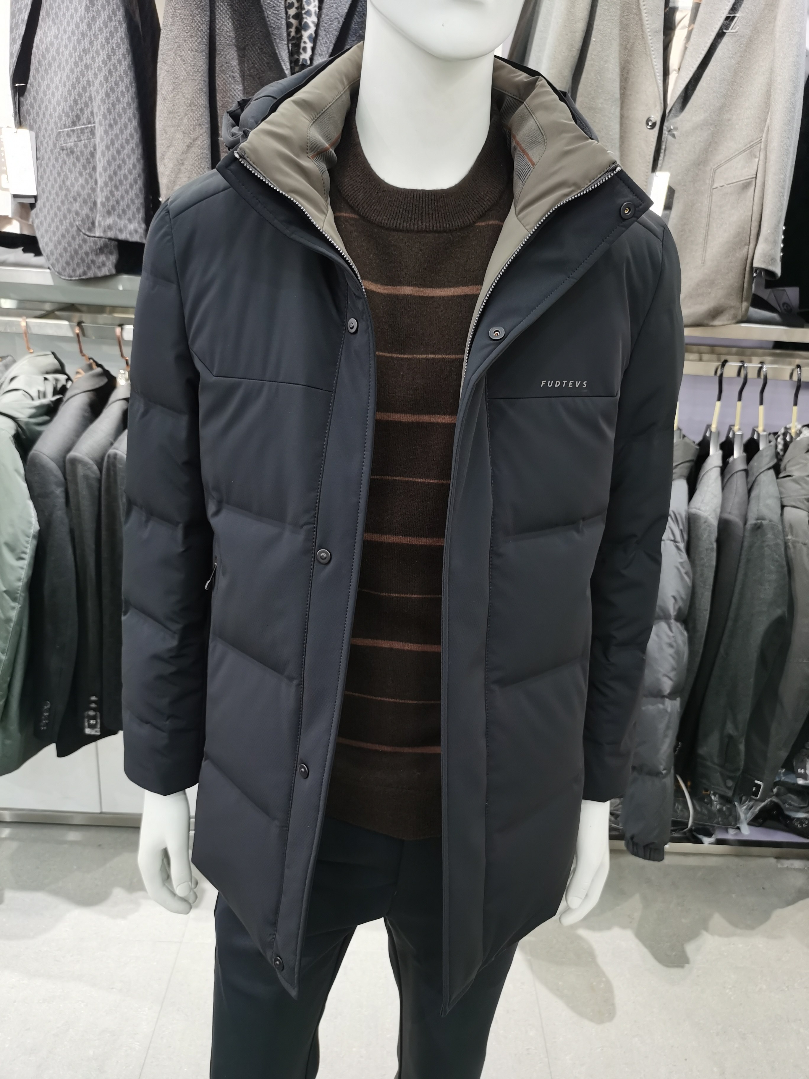 高端品牌羽绒服男士冬季款可脱卸帽鸭绒中长款超轻保暖爸爸外套男