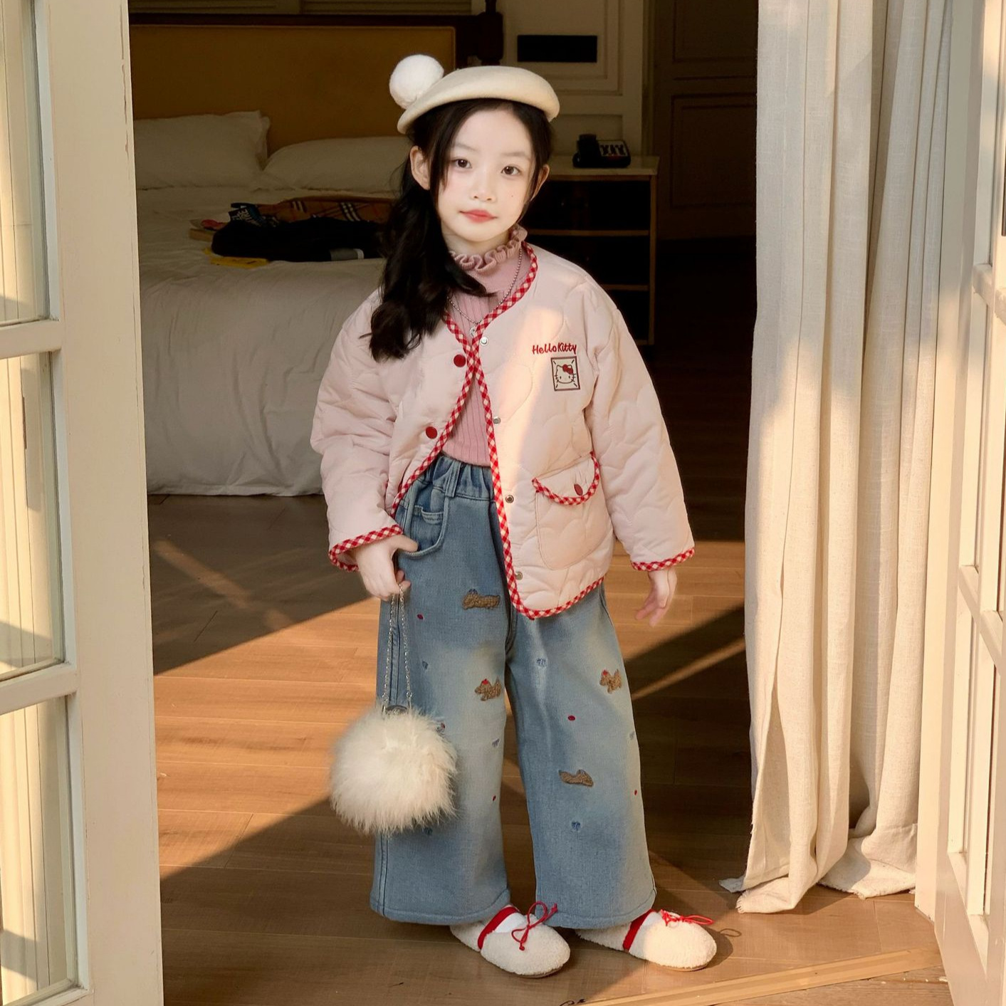 TOTObaby韩版女童冬季新款洋气刺绣绗棉加厚外套+卡通加绒牛仔裤