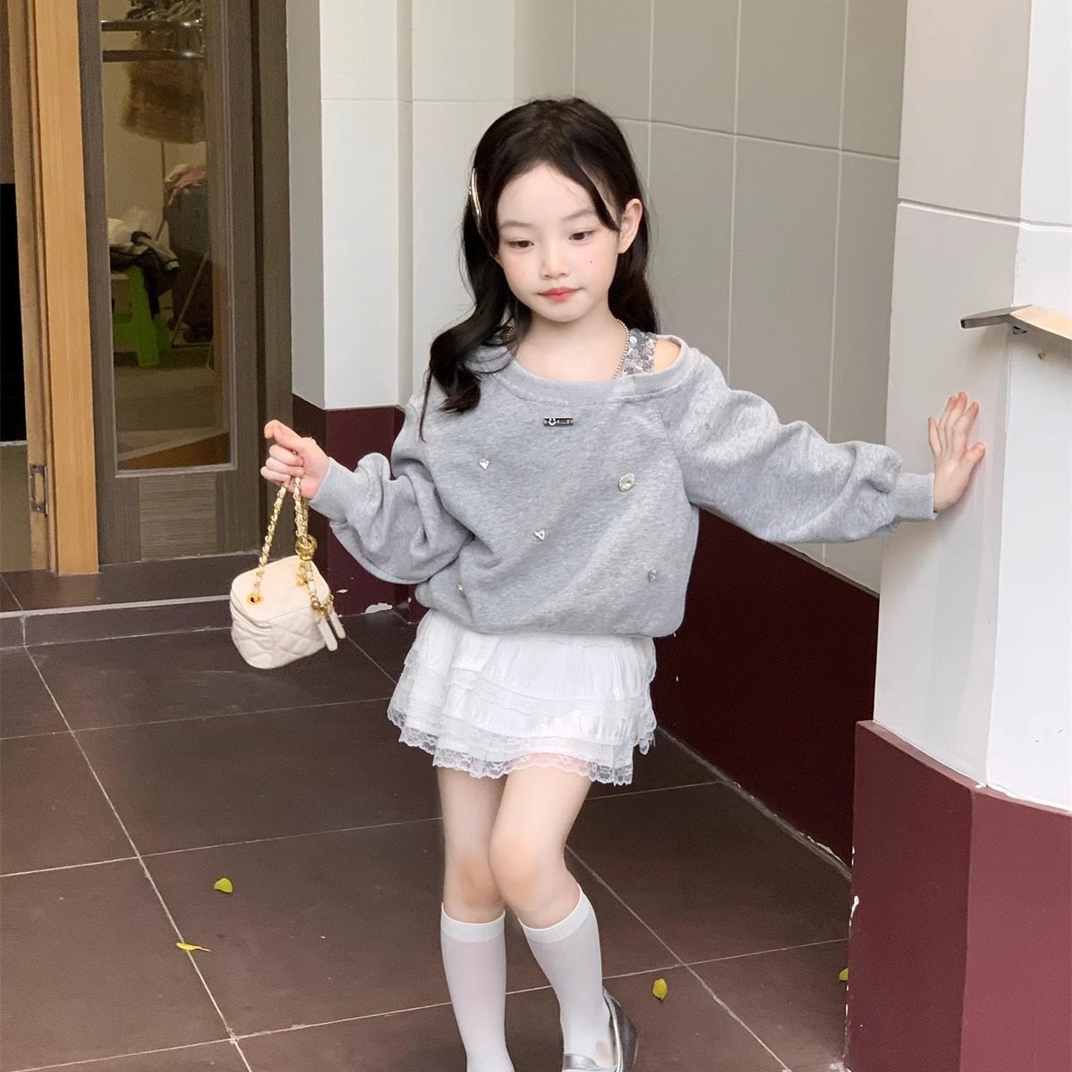 TOTObaby2025秋装新款女童洋气露肩卫衣儿童小众设计亮片休闲上衣,童装/婴儿装/亲子装,卫衣/绒衫,淘宝优惠券,粉丝福利购,淘宝优惠卷