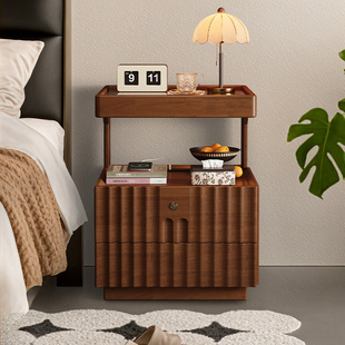 全实木床头柜卧室柜家用2025爆款 创意设计感带锁多功能床边置物架