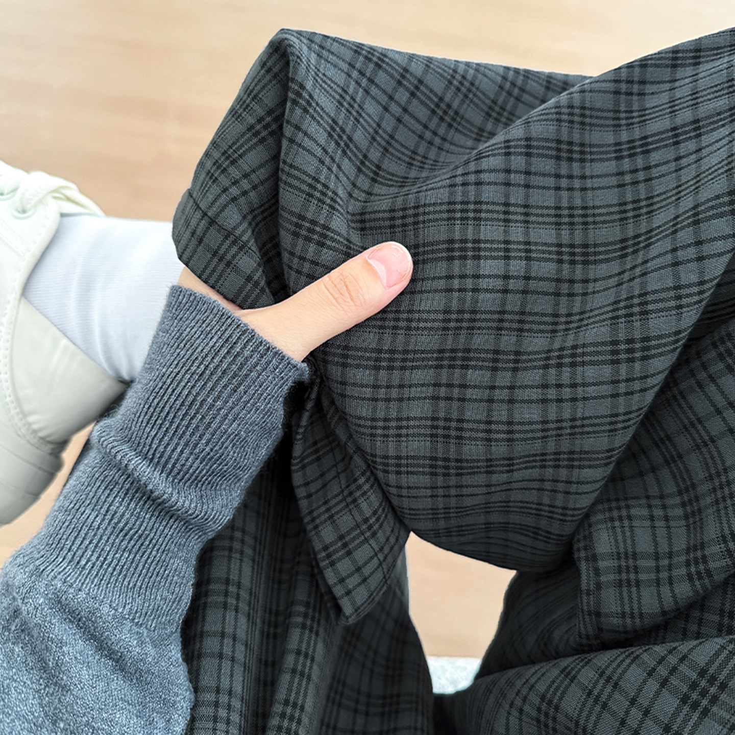 深灰细纹格子阔腿裤女春秋