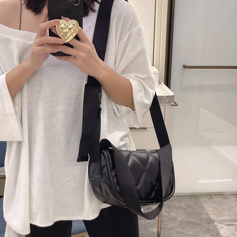 2023潮简约网红同款饺子容量通用款女包