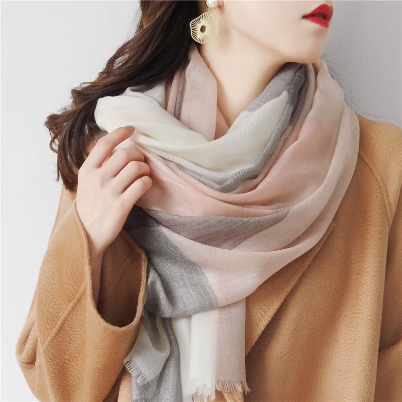 轻薄款围巾披肩女秋冬季