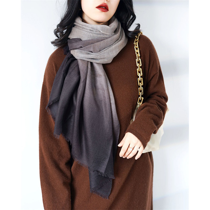 丰紫隅轻薄款渐变色蓬松柔软山羊绒围巾披肩两用女保暖舒适围脖