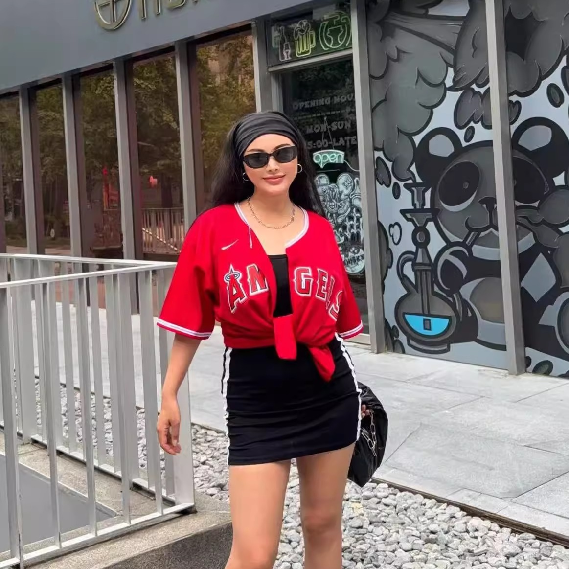 实拍2025新款女式宽松欧美式街头运动红色短袖嘻哈棒球服外套开衫