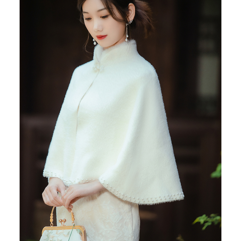 白色旗袍小披肩中式盘扣毛披肩冬季百搭外套披风外搭婚纱礼服斗篷