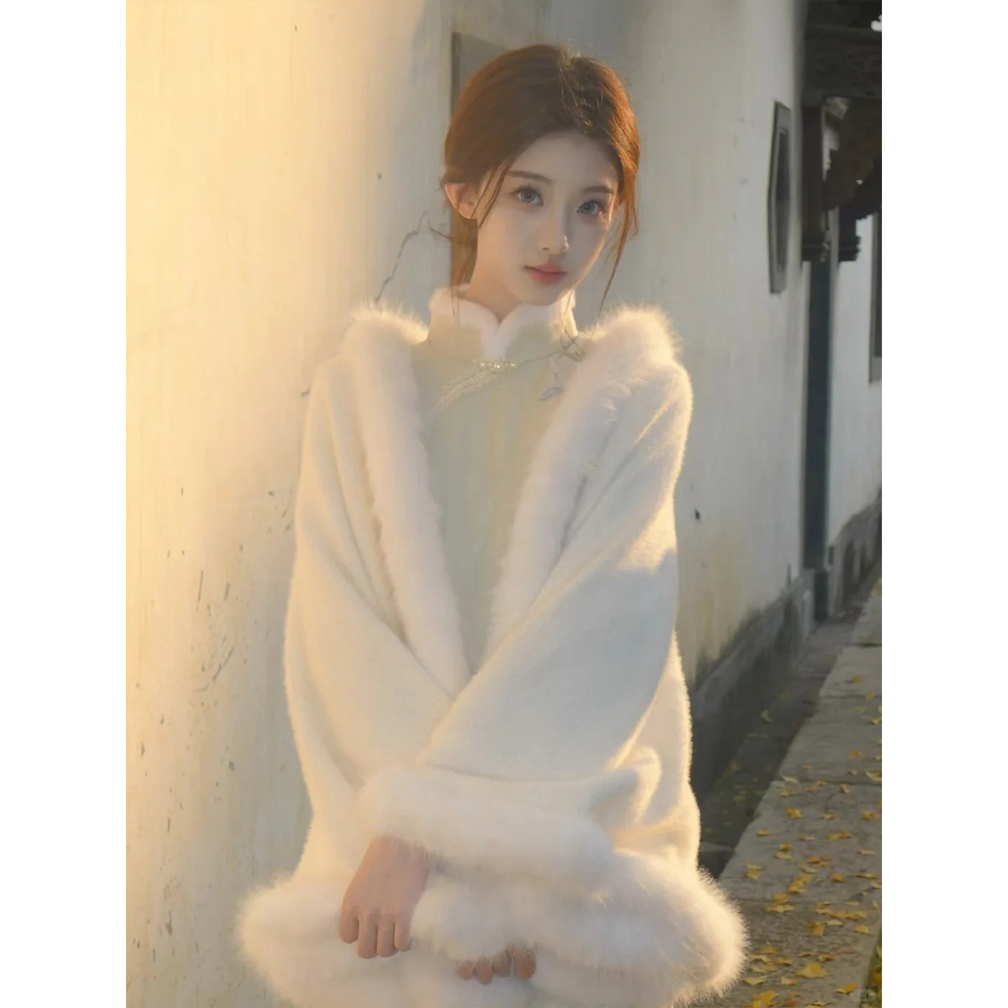 雪梦羊秋冬毛茸茸白色披肩外搭女