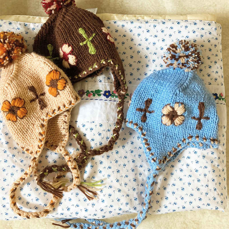 amber针织护耳绣花保暖帽子