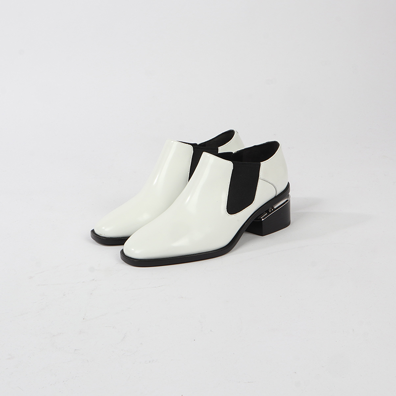 舒适油润牛皮粗跟皮鞋