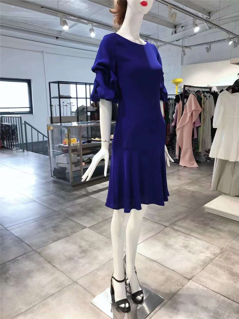 大方又灵动感宝蓝色洋装连衣裙