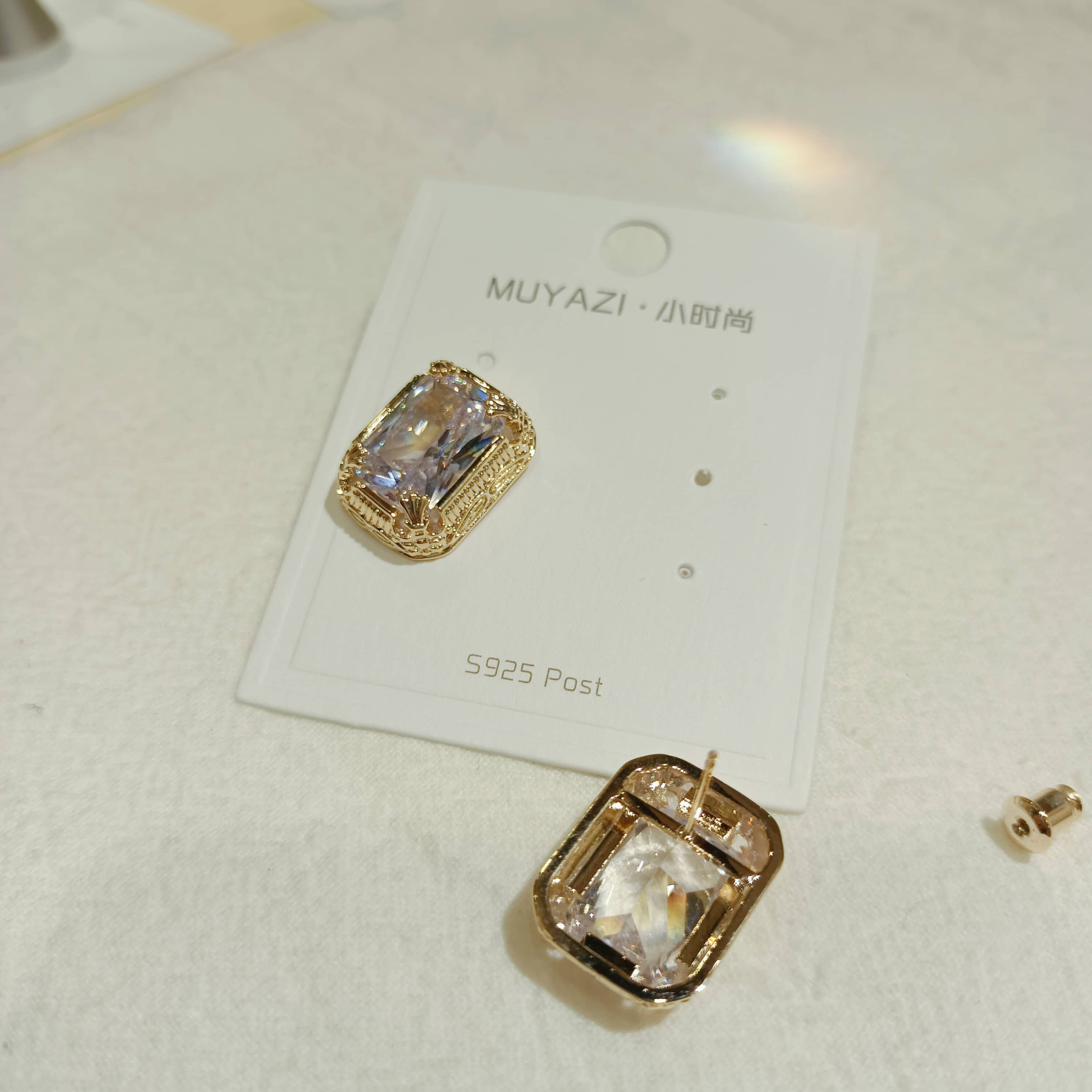 复古大锆石金属镶边耳钉2021