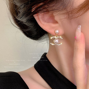 韩国字母水钻耳环时尚小香风珍珠