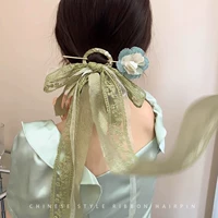 Зеленый, в цветочек