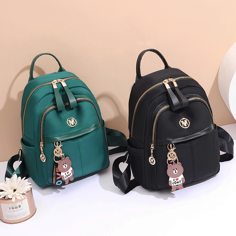 新款时尚潮流女轻便旅行双肩包